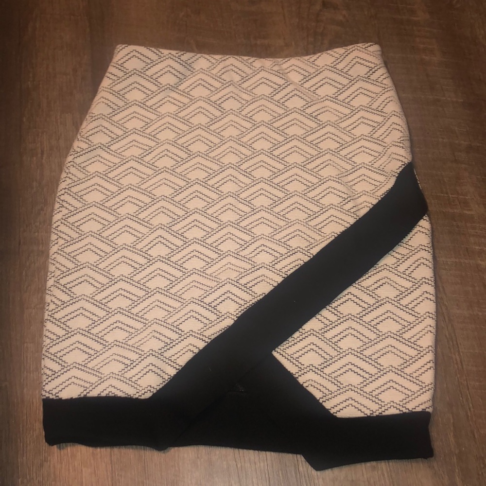 patterned pencil skirt